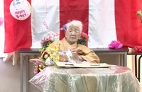 Hình ảnh cụ bà Kane Tanaka trong bữa tiệc sinh nhật hôm 5-1-2020 (Ảnh: Reuters)