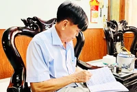 Cựu chiến binh Lê Trường Giang dành nhiều thời gian và tâm sức cho việc tìm kiếm mộ liệt sĩ.