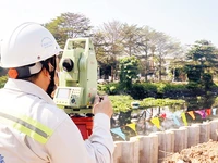 Khảo sát thi công tại Dự án cải tạo kênh Tham Lương-Bến Cát-rạch Nước Lên, khu vực quận Gò Vấp. 