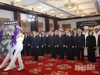 Đoàn Thành ủy, Hội đồng nhân dân, Ủy ban nhân dân, Ủy ban Mặt trận Tổ quốc Việt Nam Thành phố Hồ Chí Minh viếng Nguyên Chủ tịch nước Trần Đức Lương (Ảnh Thế Anh).