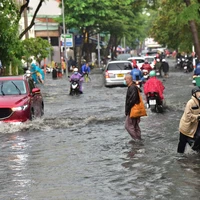 Cơn mưa lớn chiều 13/5, làm nhiều tuyến đường ở khu vực thành phố Thủ Đức và quận Bình Thạnh bị ngập nặng. Ảnh: Lê Quân