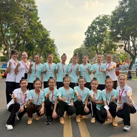 Đội tuyển thể dục nghệ thuật Thành phố Hồ Chí Minh trong buổi hợp luyện cho buổi lễ diễu hành.