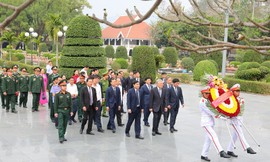 Đồng chí Nguyễn Hòa Bình, Chánh án Tòa án nhân dân tối cao thăm, làm việc tại Điện Biên