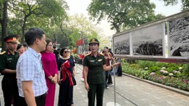 Triển lãm ảnh “Việt Nam - những chiến thắng làm thay đổi dòng chảy lịch sử thế giới”