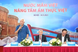 Nhà sử học Dương Trung Quốc cho biết ngay từ thế kỷ thứ X, Việt Nam đã là quốc gia sản xuất và biết dùng nước mắm để chế biến và làm gia vị cho món ăn.