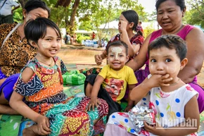 [Ảnh] Những nụ cười trẻ thơ - niềm hy vọng sau thảm họa động đất tại Myanmar