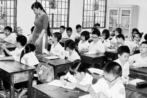 TP Ðà Nẵng đang tập trung đầu tư cho giáo dục, phấn đấu đến năm 2016 tất cả học sinh tiểu học đều được bán trú và học ha
