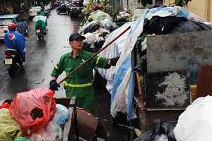 Công suất các khu xử lý rác hiện nay chưa đáp ứng để thu gom và xử lý triệt để rác thải trên địa bàn thành phố.