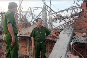 Lãnh đạo Công an tỉnh Đồng Nai chỉ đạo khám nghiệm hiện trường.