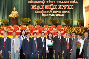Nguyên Tổng Bí thư Lê Khả Phiêu cùng các đại biểu dự Đại hội Đảng bộ tỉnh Thanh Hóa lần thứ XVII, nhiệm kỳ 2010 - 2015. Ảnh: Báo Thanh Hóa.
