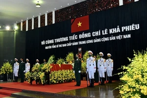 Linh cữu nguyên Tổng Bí thư Lê Khả Phiêu tại nhà tang lễ quốc gia số 5 Trần Thánh Tông. Ảnh: DUY LINH