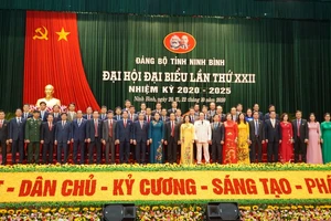 Ra mắt Ban Chấp hành Đảng bộ tỉnh Ninh Bình khóa 22, nhiệm kỳ 2020-2025.