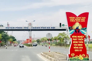 Hạ tầng giao thông tại huyện Phúc Thọ được đầu tư xây dựng khang trang.