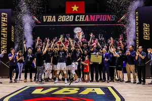 CLB Saigon Heat ăn mừng chức vô địch VBA 2020.
