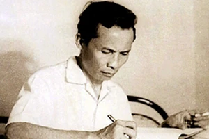 Nhà báo Trần Lâm. 