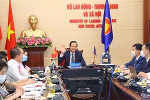 Bộ trưởng Lao động - Thương binh và Xã hội Đào Ngọc Dung tham gia ý kiến tại hội nghị trực tuyến ASCC lần thứ 26.