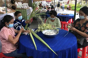 Mô hình làm bánh Kà Tum giúp phụ nữ Khmer tăng thu nhập.