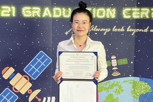 TS Nguyễn Kim Anh nhận giải thưởng “Bài báo khoa học được nhiều người quan tâm nhất năm 2021”.