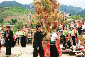 Lễ hội Rừng Thông bản Áng, xã Đông Sang, huyện Mộc Châu. Ảnh: Đức Tuấn