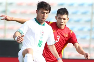 Liễu Quang Vinh trong trận đấu với U23 Iraq tại giải U23 quốc tế Dubai Cup 2022. (Ảnh: VFF)