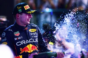 Max Verstappen ăn mừng chiến thắng F1 thứ 21 và cũng là lần đầu tiên tại mùa giải 2022. (Ảnh: F1)