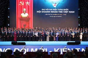 Ủy ban Trung ương Hội Doanh nhân trẻ Việt Nam khóa VII ra mắt Đại hội.