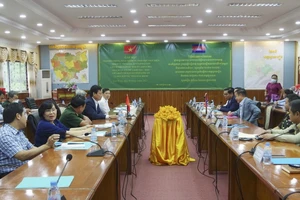 Quang cảnh làm việc giữa Ban Chỉ đạo 515 tỉnh Long An và Ban Chuyên trách tỉnh Svay Rieng.