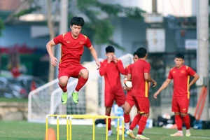 Các cầu thủ U23 Việt Nam tập luyện trước trận gặp U23 Myanmar. (Ảnh: VFF)