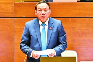 Bộ trưởng Văn hóa, Thể thao và Du lịch Nguyễn Văn Hùng.