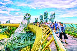 Khu vực dịch vụ tiếp tục được kỳ vọng trong năm 2023. Ảnh | Báo Đại biểu nhân dân