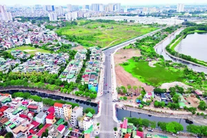 Quận Hoàng Mai vừa hoàn thành, đưa vào sử dụng tuyến đường nối tiếp đường phía đông khu hành chính quận đến đường Tam Trinh. (Ảnh THỦY NGUYÊN)