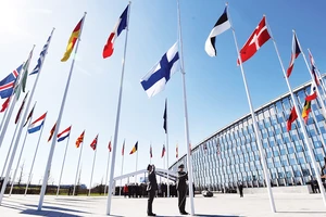 Lễ thượng cờ Phần Lan tại trụ sở NATO ở Brussel, Bỉ ngày 4/4. Ảnh: AP