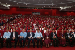 Lễ kỷ niệm 45 Ngày thành lập Mặt trận Đoàn kết phát triển Tổ quốc Campuchia được tổ chức trọng thể tại Trung tâm Hội nghị và Triển lãm đảo Koh Pich ở Thủ đô Phnom Penh. (Ảnh: Nguyễn Hiệp)