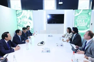 Thủ tướng Phạm Minh Chính gặp Chủ tịch Ngân hàng Thế giới (WB) Ajay Banga. Ảnh: Dương Giang/TTXVN