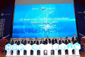 Các đại biểu thực hiện nghi thức khai mạc Diễn đàn Hợp tác Kinh tế Horasis châu Á 2023.