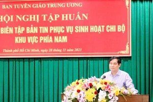 Đồng chí Phan Xuân Thủy, Phó trưởng Ban Tuyên Giáo Trung ương, phát biểu khai mạc Hội nghị.