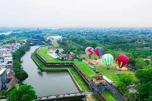 Huế, nhìn từ khinh khí cầu