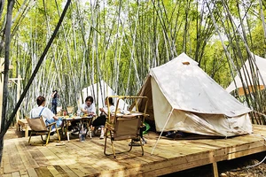 Về bản Ven cắm trại