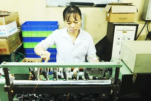 Doanh nghiệp gặp nhiều rào cản về mặt quy trình, thủ tục khi vay vốn. Ảnh: NGUYỆT ANH