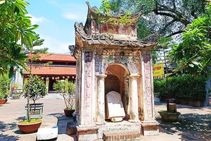 Các văn bia đá tại nhà bia trong khuôn viên chùa Đa Sỹ, quận Hà Đông, Hà Nội. 