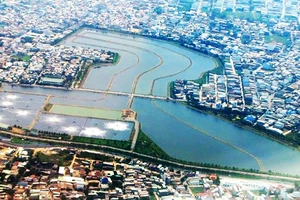 Các nhà máy xử lý nước thải tại Thành phố Hồ Chí Minh mới chỉ xử lý được khoảng 200.000 m3/ngày, còn lại đổ thẳng ra sông, kênh, rạch.