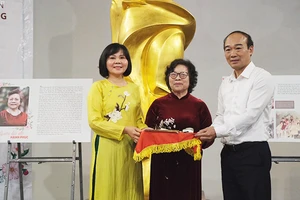 Chia sẻ hạnh phúc cùng “người lái đò”