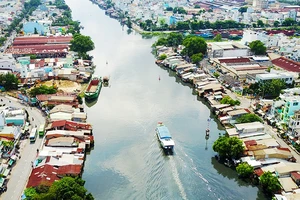 Nhiều dòng kênh tại Thành phố Hồ Chí Minh bị lấn chiếm.