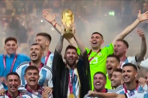 Argentina trở thành tân vương World Cup sau khi đánh bại Pháp