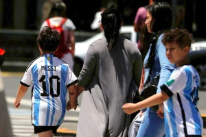 Adidas ghi nhận nhu cầu tăng cao bất thường trên toàn cầu đối với áo thi đấu của tuyển Argentina. (Ảnh: Reuters)