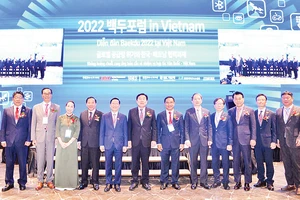 Đại diện đơn vị tổ chức Diễn đàn Baekdu Forum 2022: Liên đoàn doanh nghiệp SMEs Hàn Quốc, Liên đoàn Thương mại và Công nghiệp Việt Nam cùng SAIGONTEL và các doanh nghiệp Hàn Quốc tiêu biểu. 
