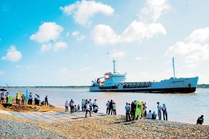 Luồng cho tàu biển trọng tải lớn vào sông Hậu được khai thác hiệu quả sẽ thúc đẩy thông thương bằng đường biển.