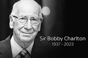 Sir Bobby Charlton qua đời