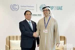 Thủ tướng Phạm Minh Chính gặp Phó Tổng thống UAE Sheikh Mansour Bin Zayed Al Nahyan.