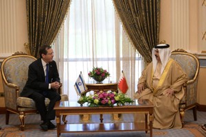 Lần đầu trong lịch sử, Tổng thống Israel Isaac Herzog (bên trái) thăm Bahrain.